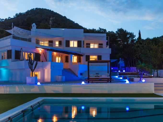 Villa de luxe avec piscine à vendre Ibiza